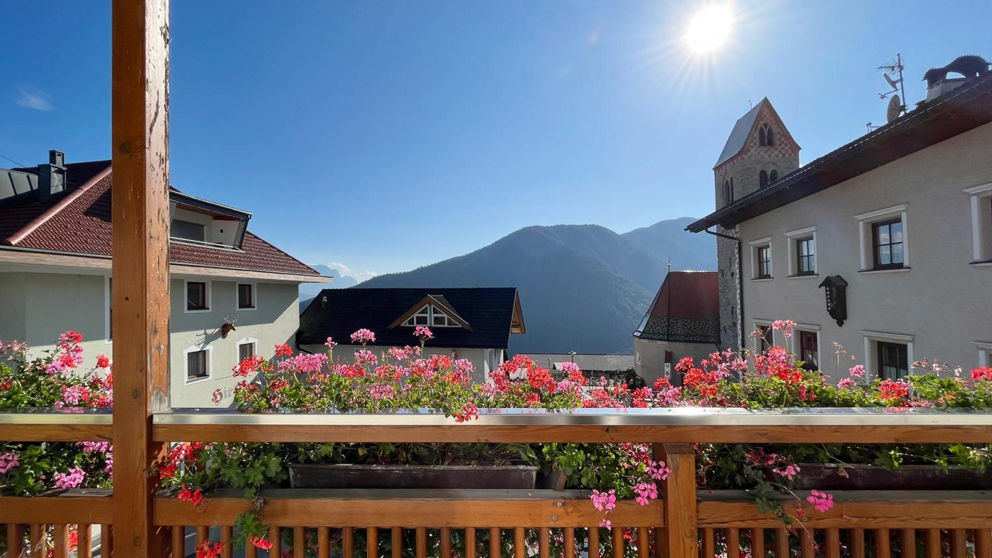 Gasthaus Zum Weissen Kreuz Lazfons Zewnętrze zdjęcie